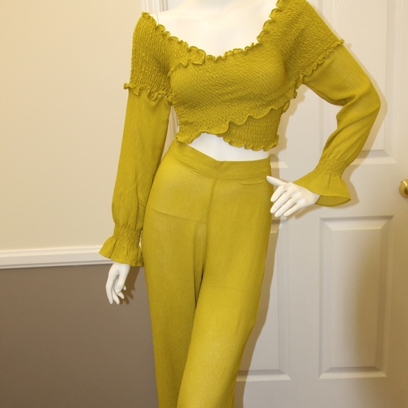 Beautiful 2 piece Pant and Smocked-top set - Picture 2 of 8